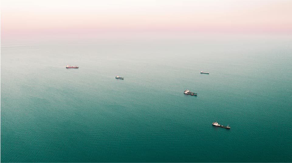 Direction Prime logistics operations - professional team handling shipments